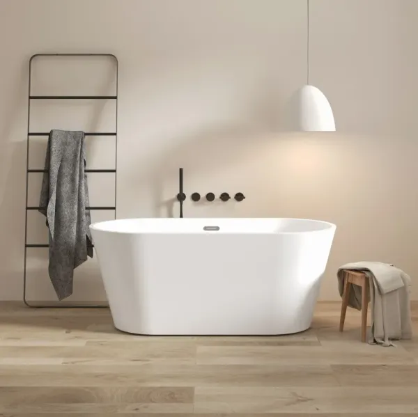 Freestanding Bathtub, Modern & Contemporary Design Soaking Tub With Toe-Tap Drain In Chrome And Classic Slotted Overflow
