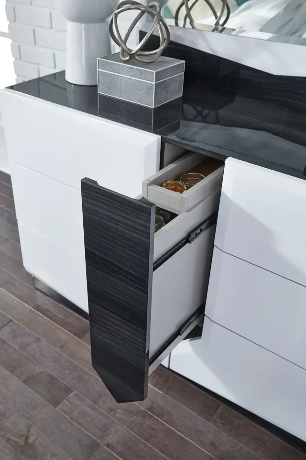 Vios - Zebra High Gloss Dresser - White