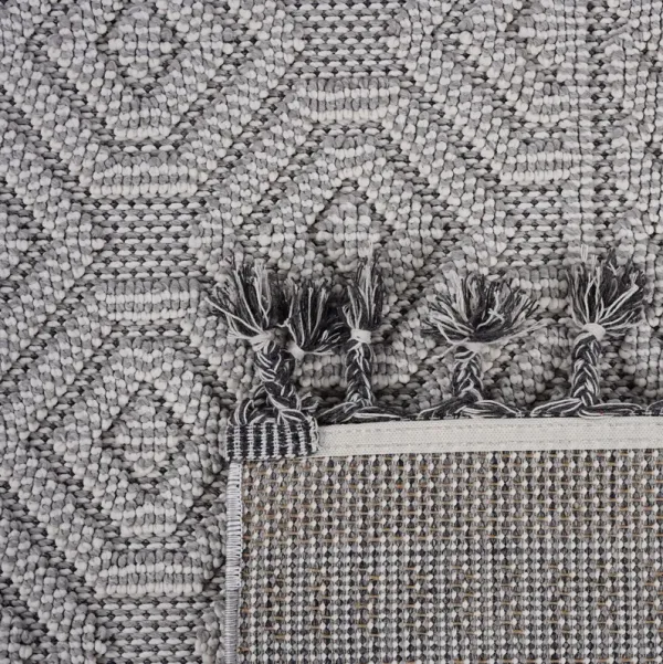 Guros - 5' X 7' Geometric Indoor / Outdoor Area Rug - White