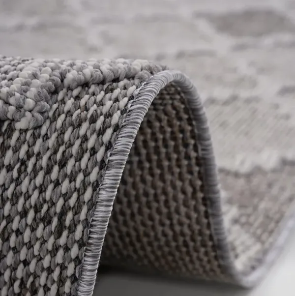 Guros - 4' X 6' Trellis Indoor / Outdoor Area Rug - White / Gray