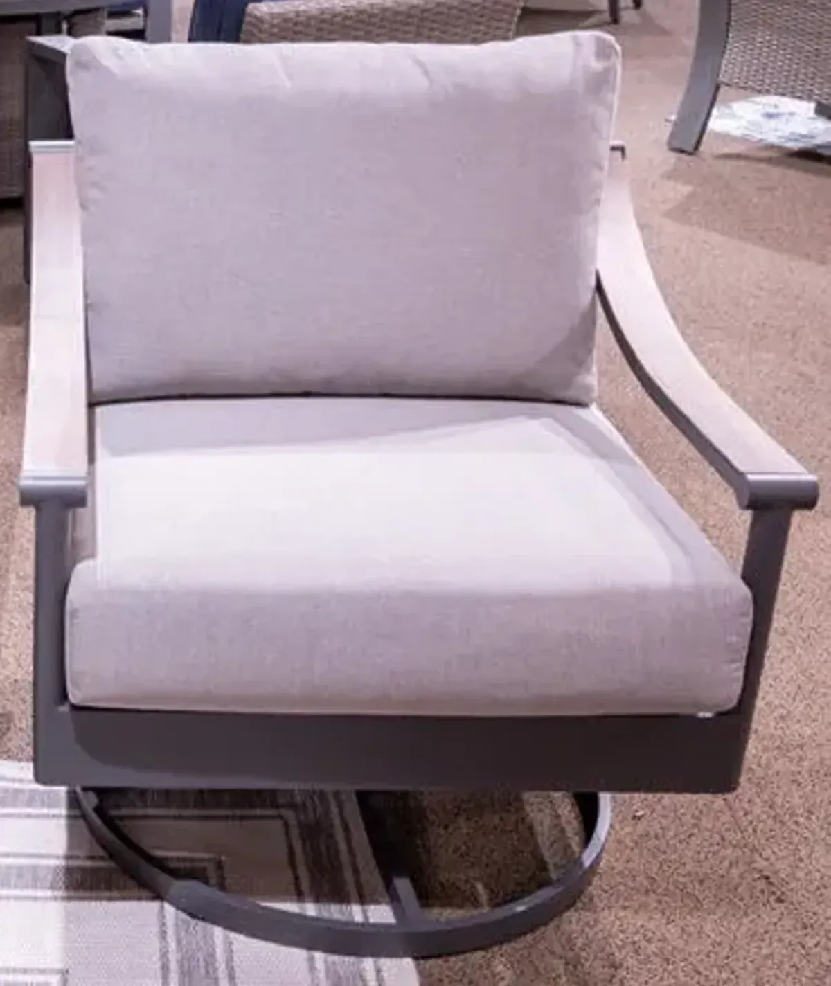 Ocean Beach - Swivel Lounge With Cushion - Gray