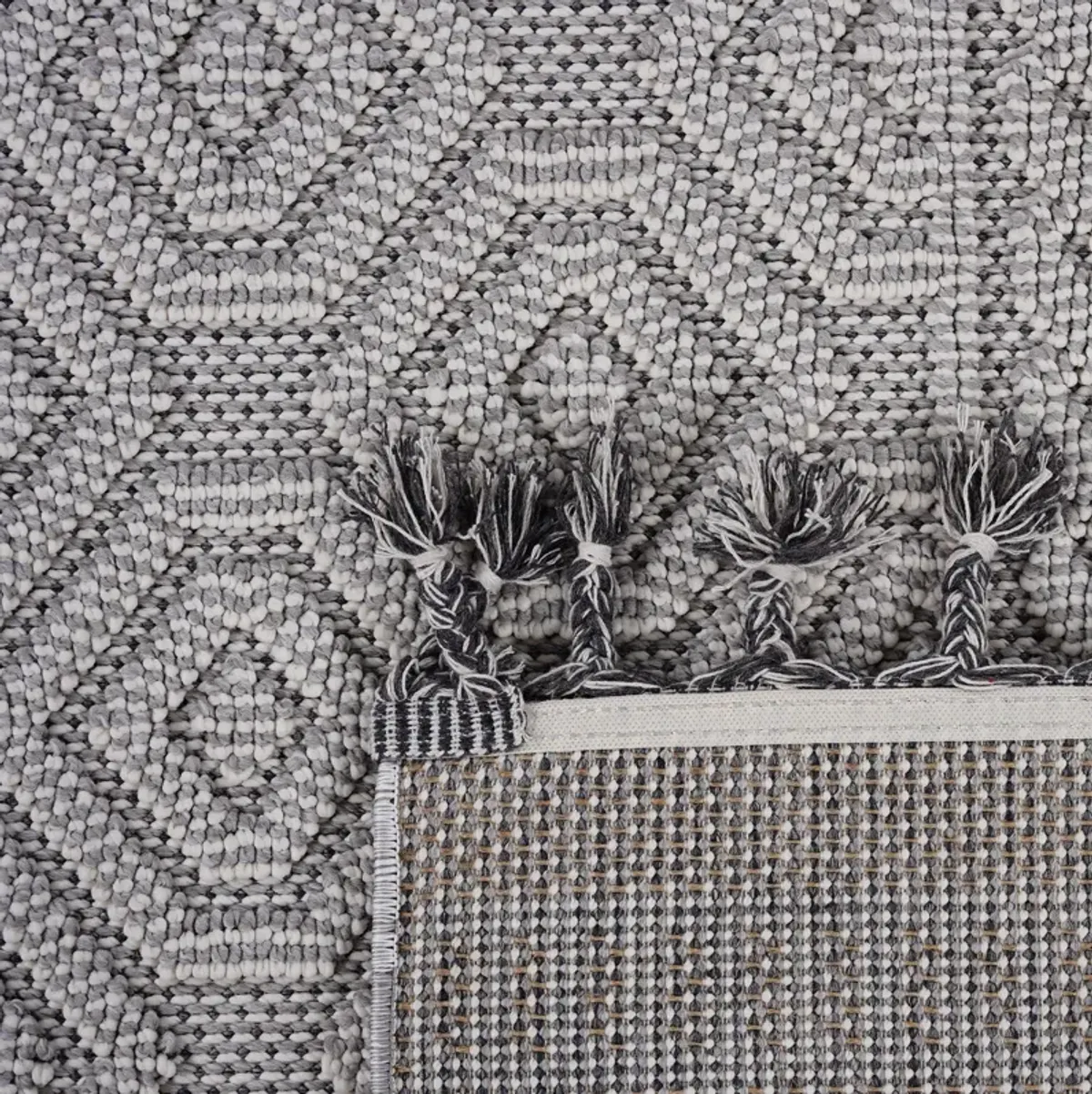 Guros - 6' X 9' Geometric Indoor / Outdoor Area Rug - White