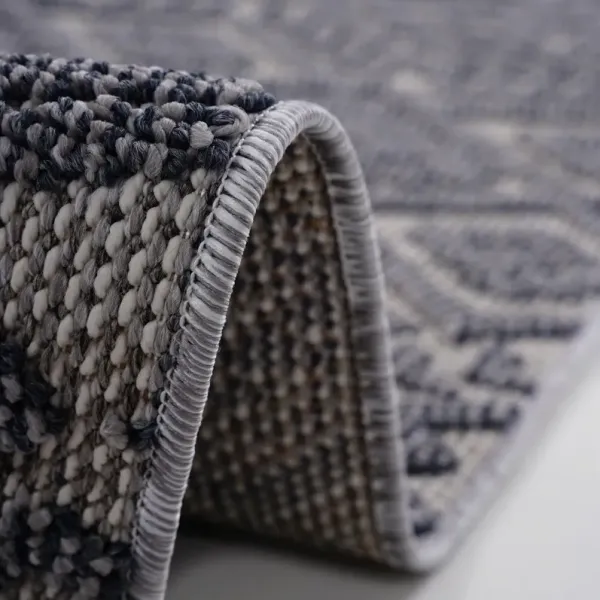 Guros - 8' X 10' Traditional Indoor / Outdoor Area Rug - White / Gray