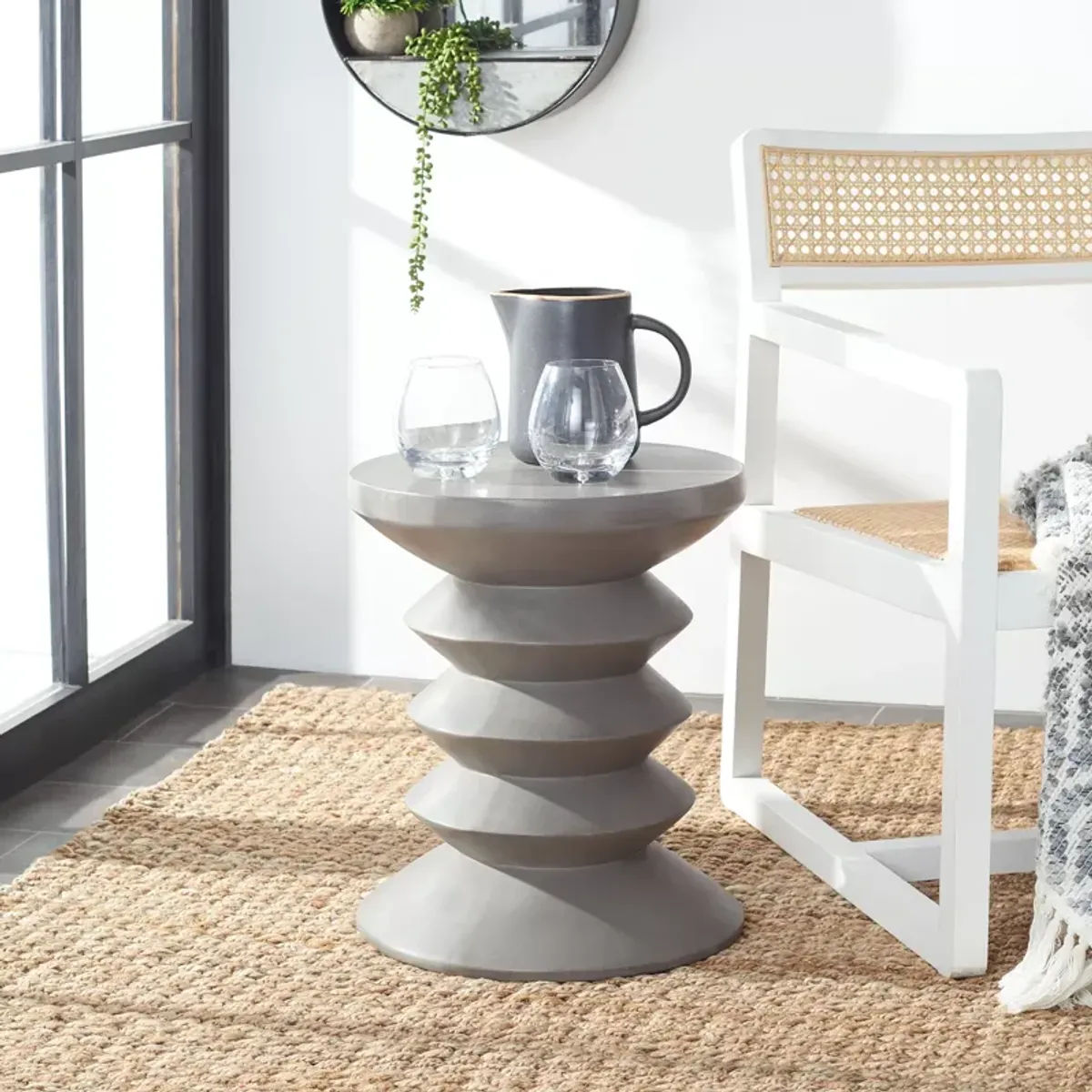 SAFAVIEH Benaya Outdoor Concrete Accent Table