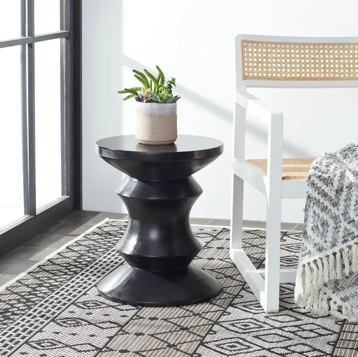 SAFAVIEH Katara Outdoor Concrete Accent Table