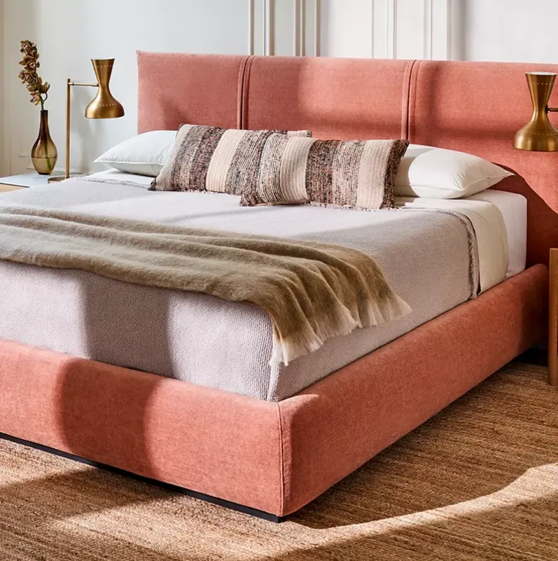 HuppÃ© Laurent Upholstered King Bed