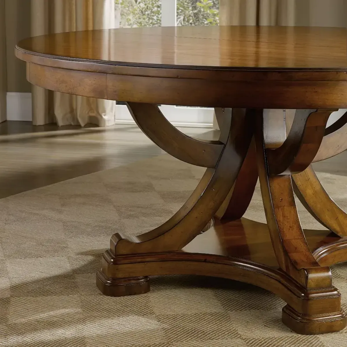 Hooker Furniture Tynecastle Round Pedestal Dining Table