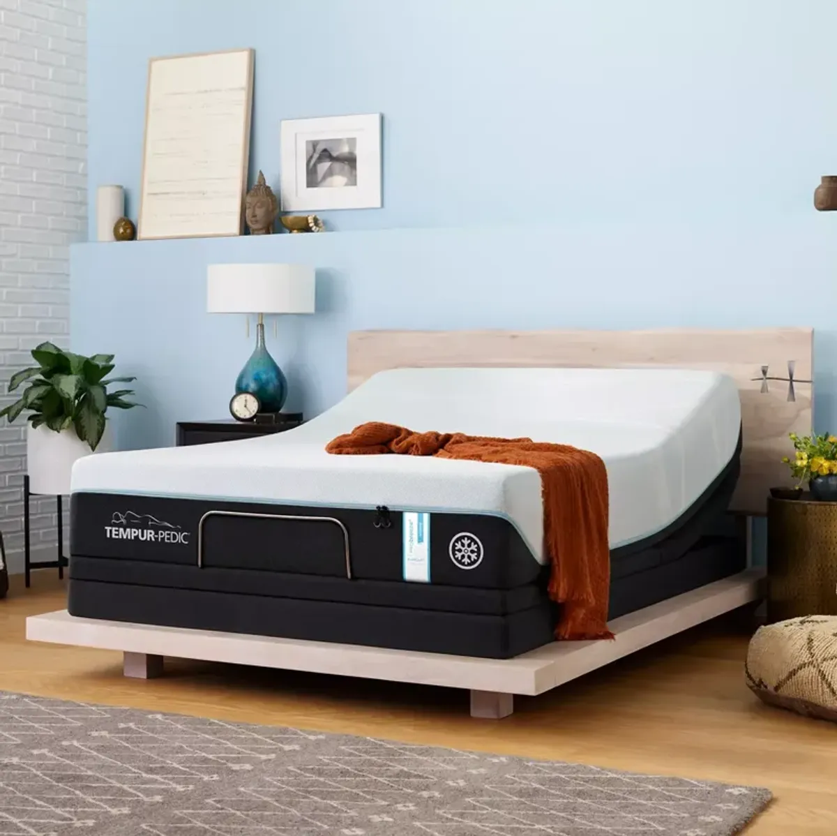 Tempur-Pedic TEMPUR-PRObreeze° Medium Hybrid Split Queen Mattress & Box Spring Set