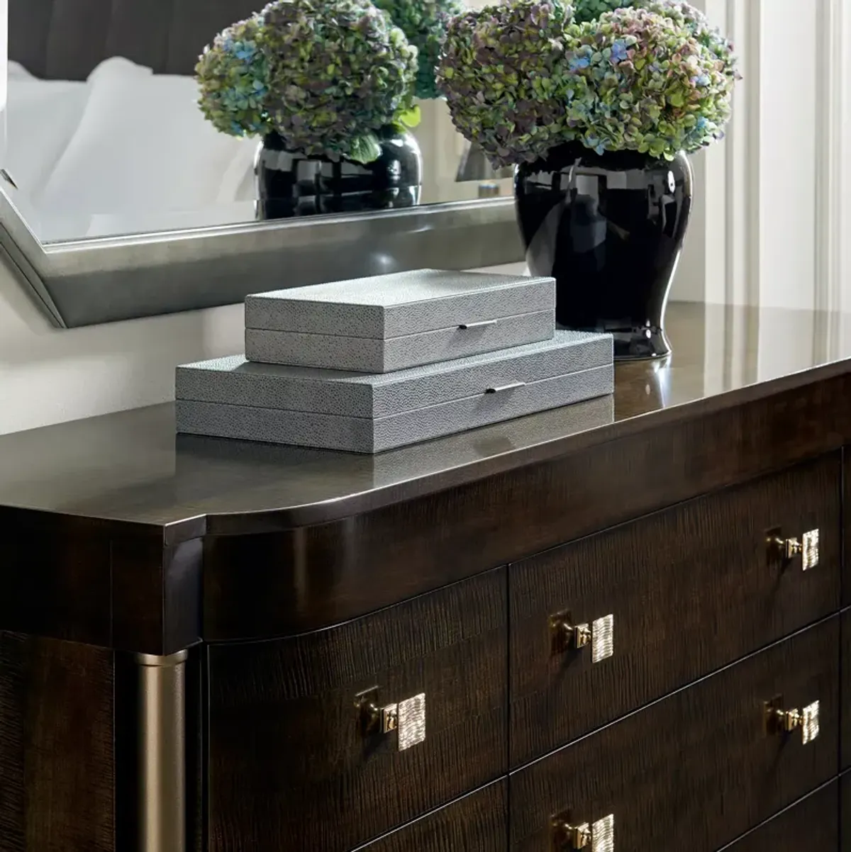 Caracole Dramatic Presence Dresser