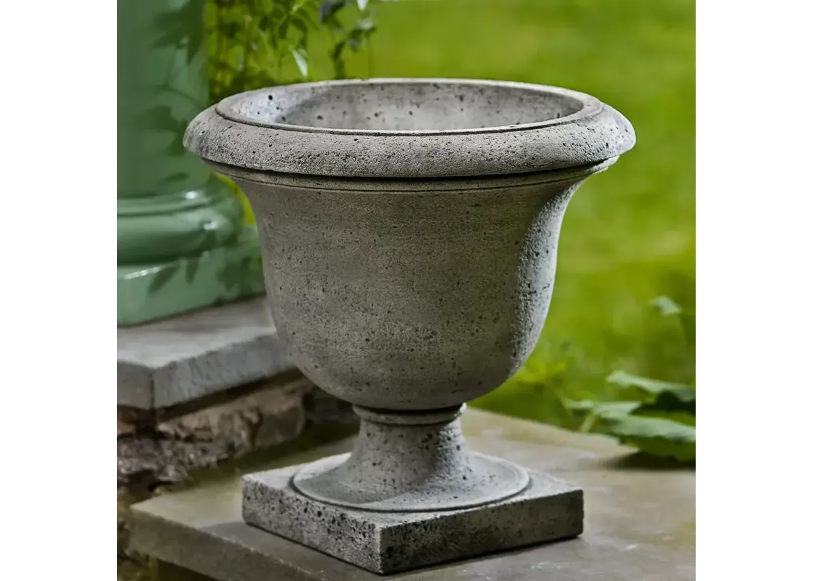 CAMPANIA INTERNATIONAL Litchfield Rustic Urn