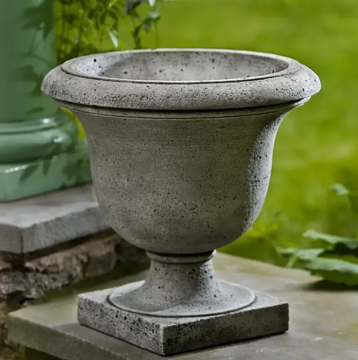 CAMPANIA INTERNATIONAL Litchfield Rustic Urn