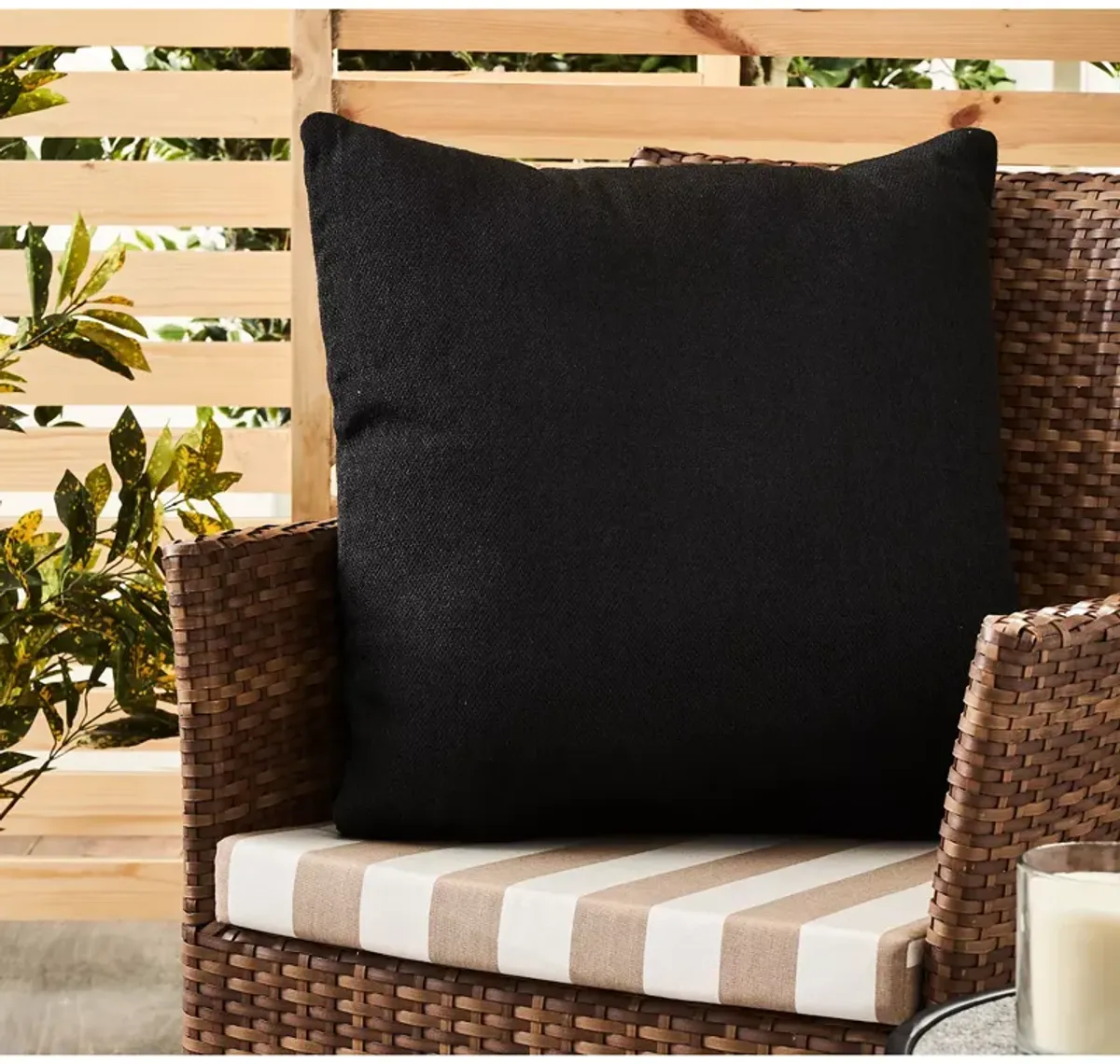 Ren-Wil Nero Solid Outdoor Decorative Pillow, 22" x 22"