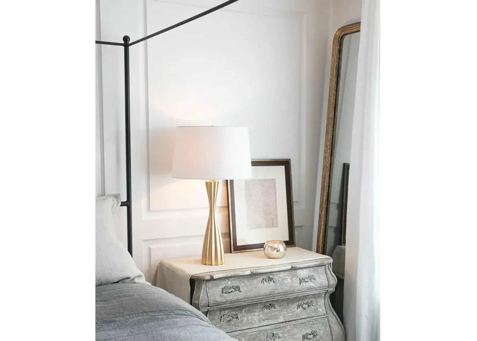 Southern Living Naomi Resin Table Lamp