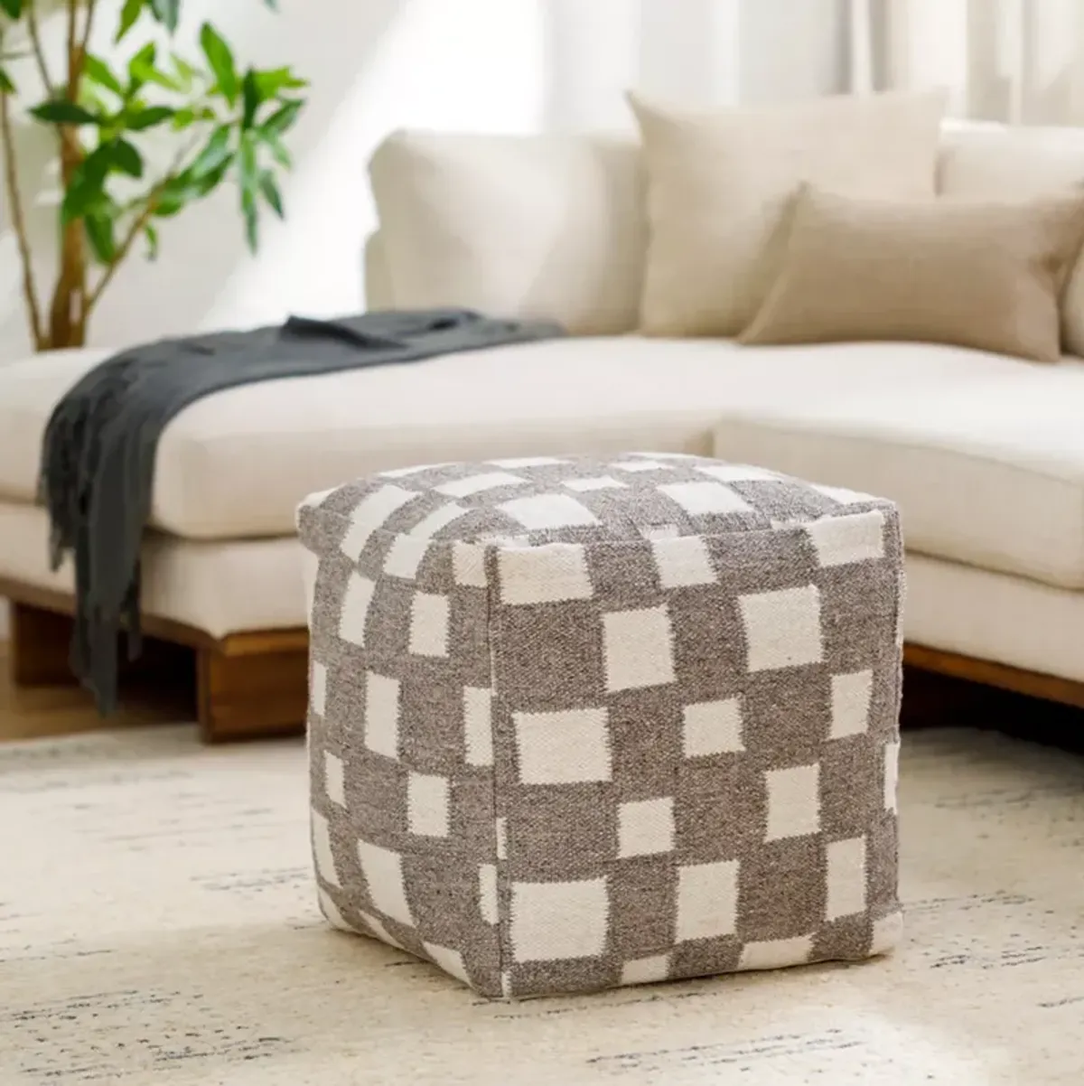 Surya Jacinta Pouf