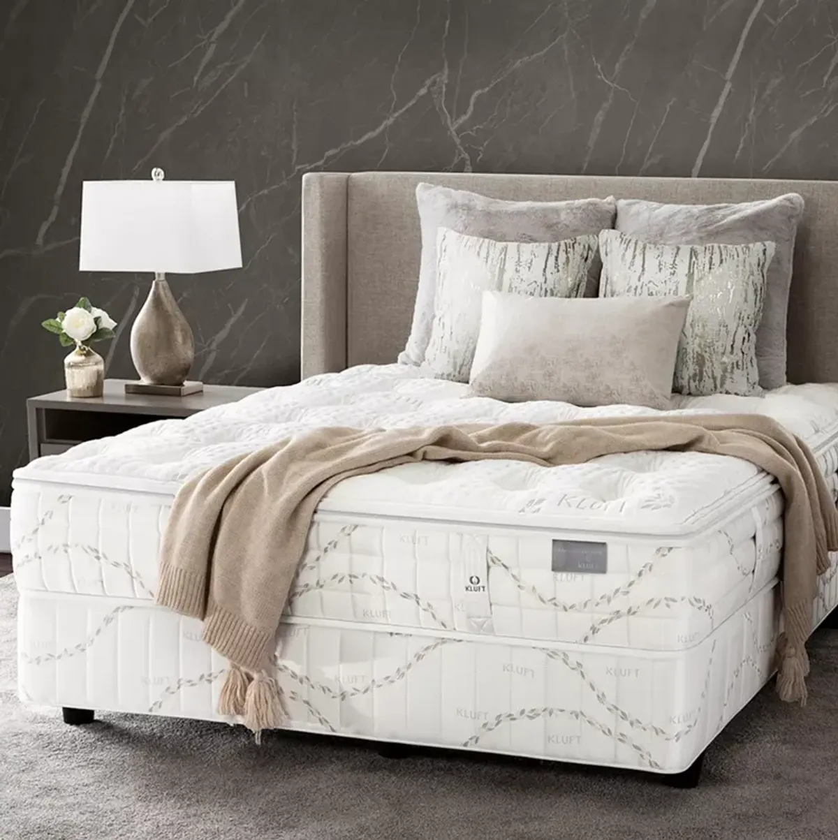 Kluft Crown Latex Sapphire Plush Queen Mattress