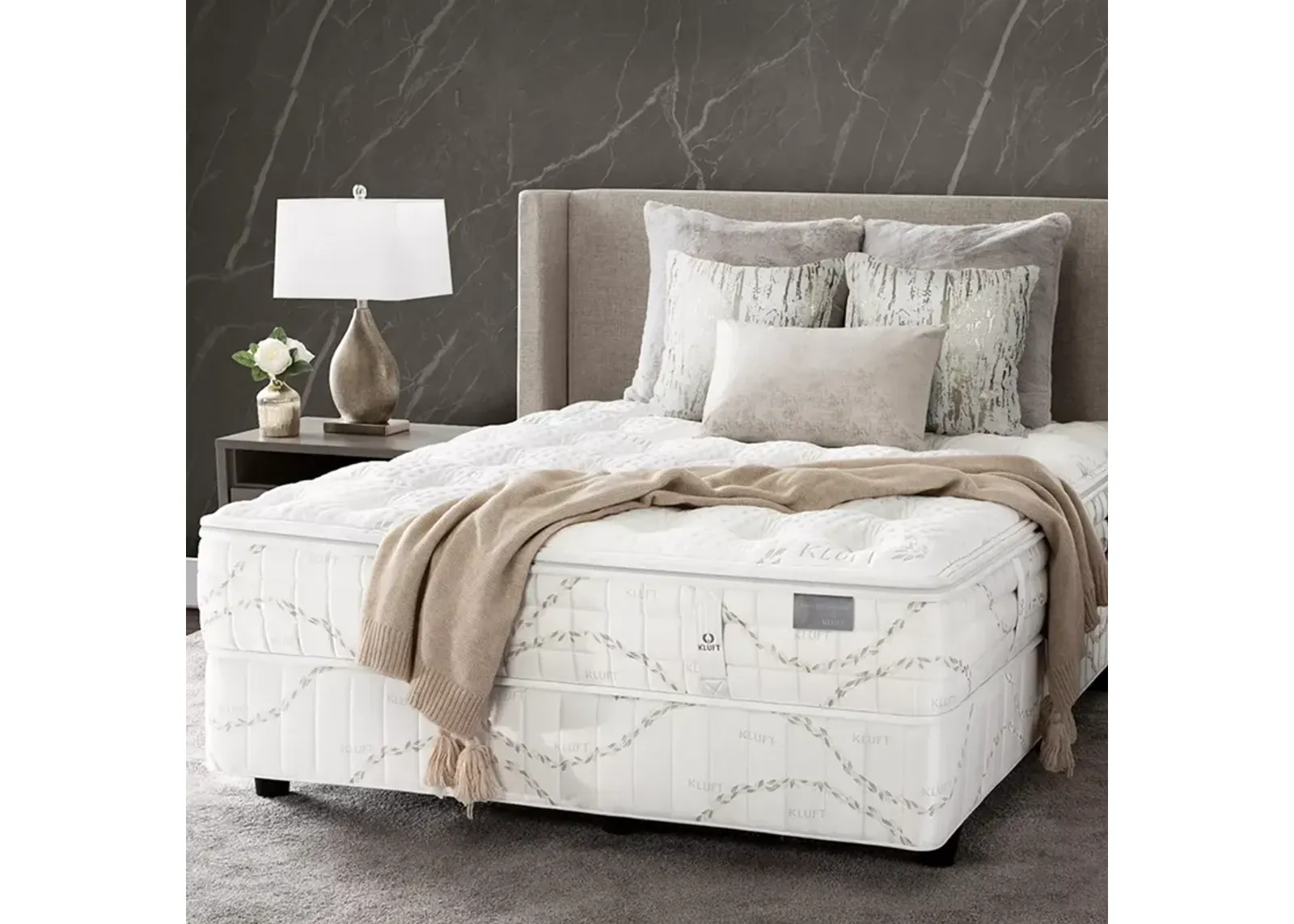 Kluft Crown Latex Sapphire Plush Queen Mattress