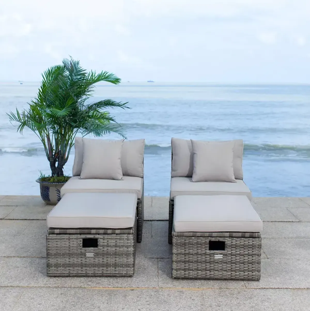 SAFAVIEH Pramla Outdoor Sette with Ottoman