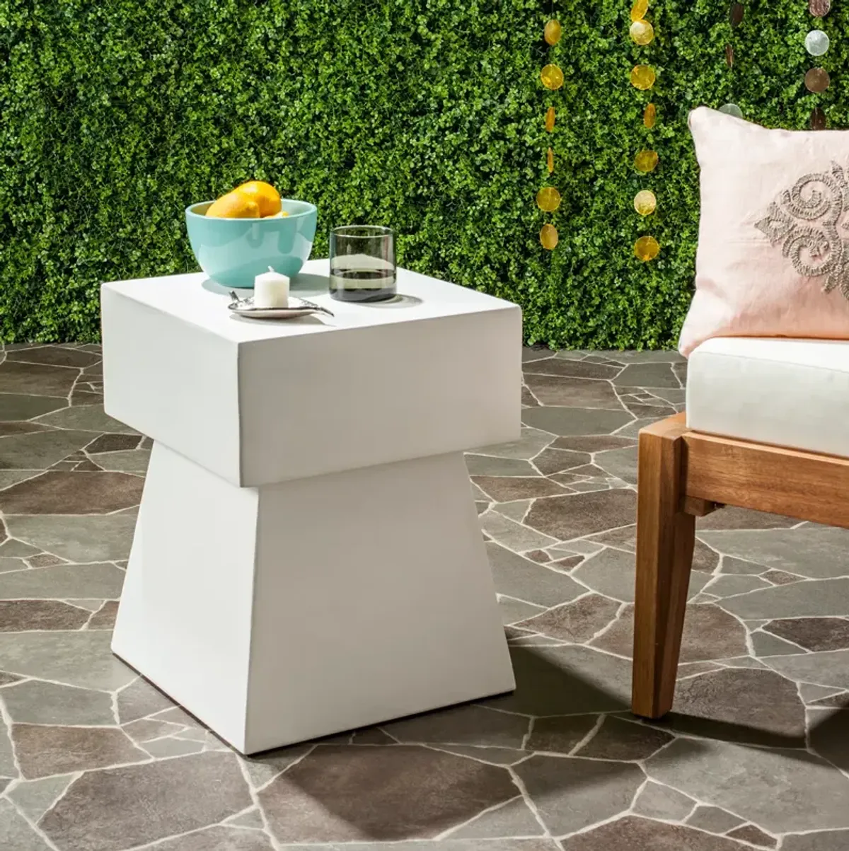 SAFAVIEH Zen Indoor/Outdoor Accent Table