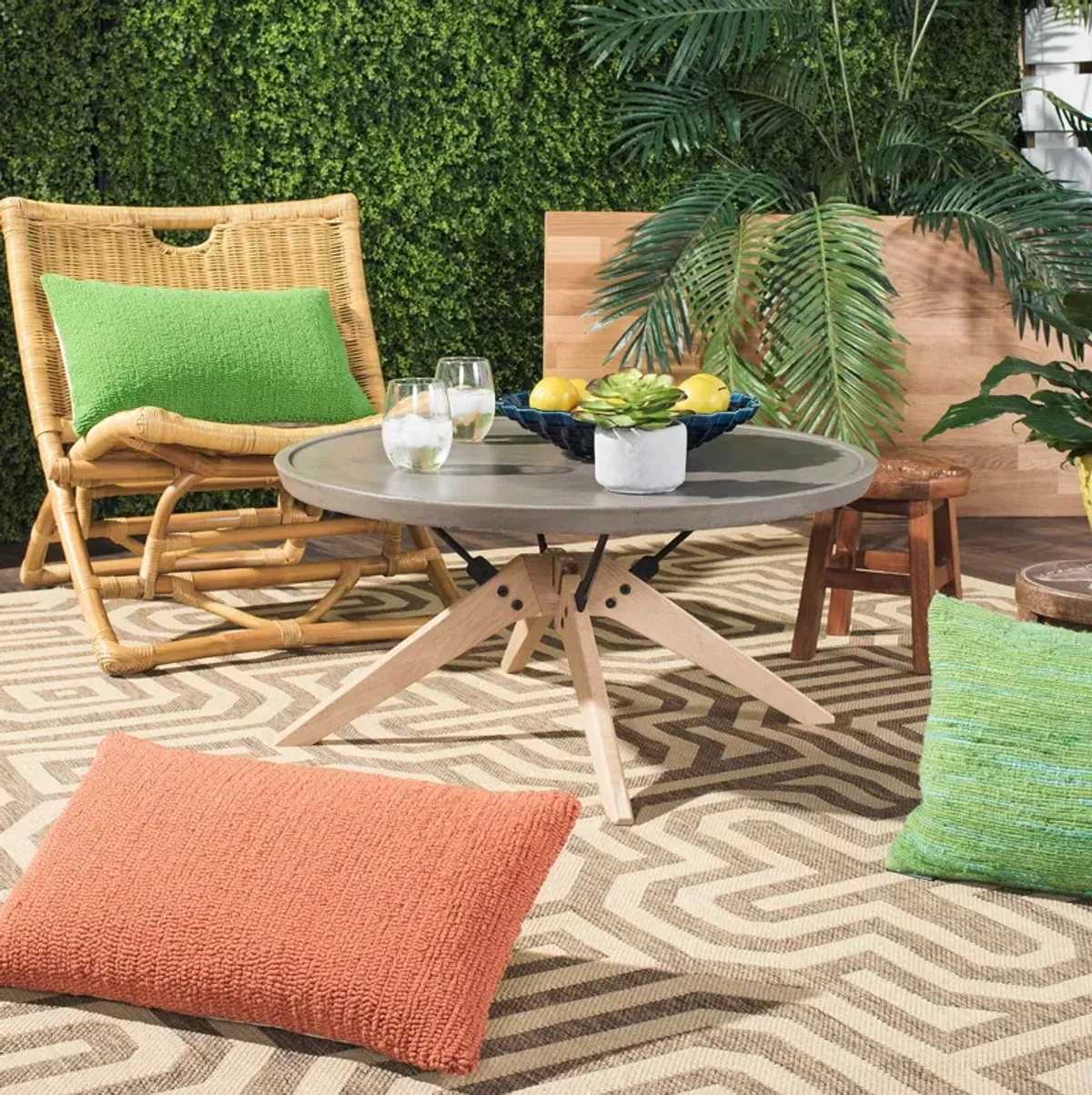 SAFAVIEH Bryson Indoor/Outdoor Coffee Table