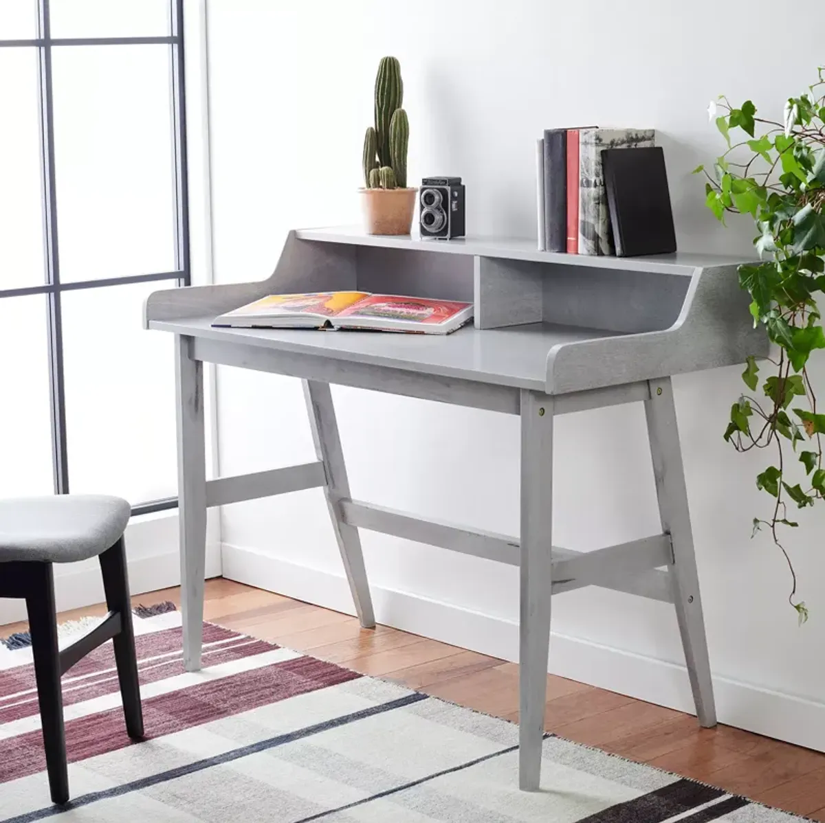 SAFAVIEH Wrigley Desk