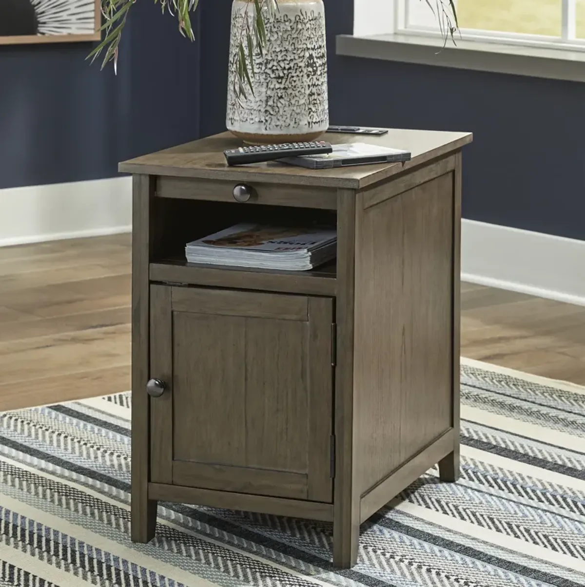 Treytown Grayish Brown Chairside Table