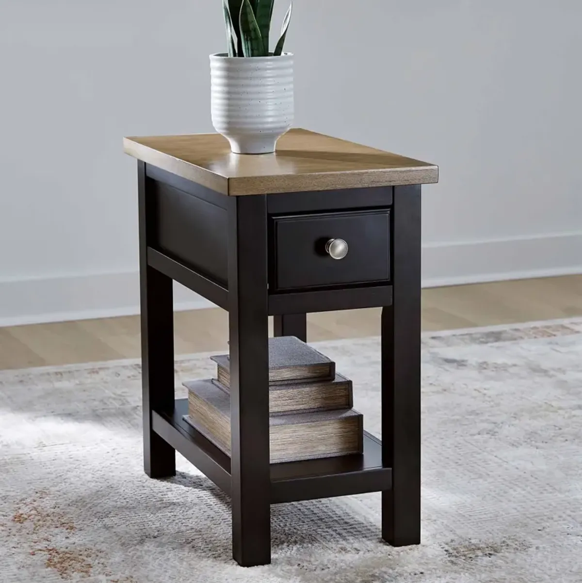 Drazmine Chairside Table