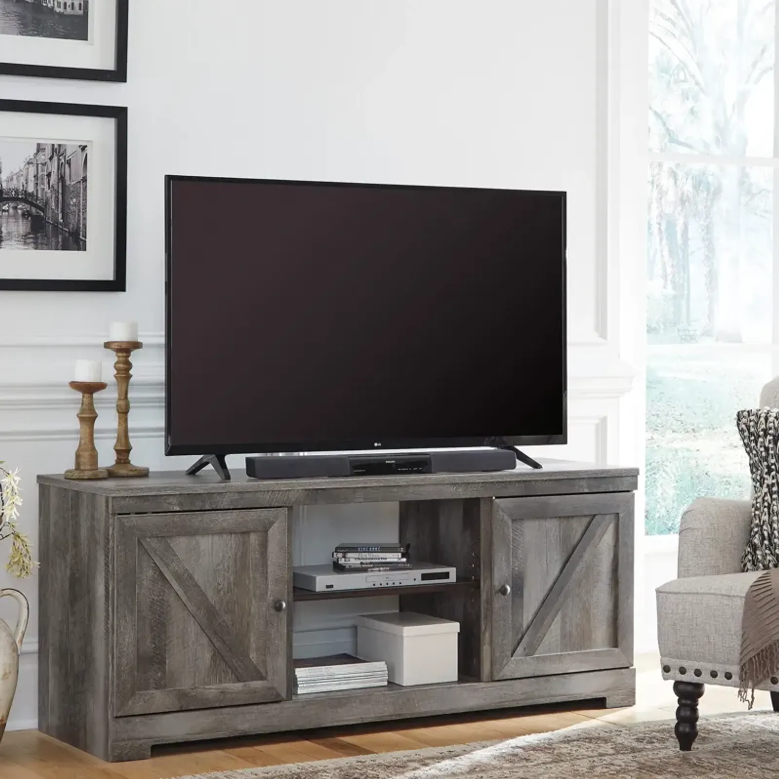 Wynnlow Large TV Stand