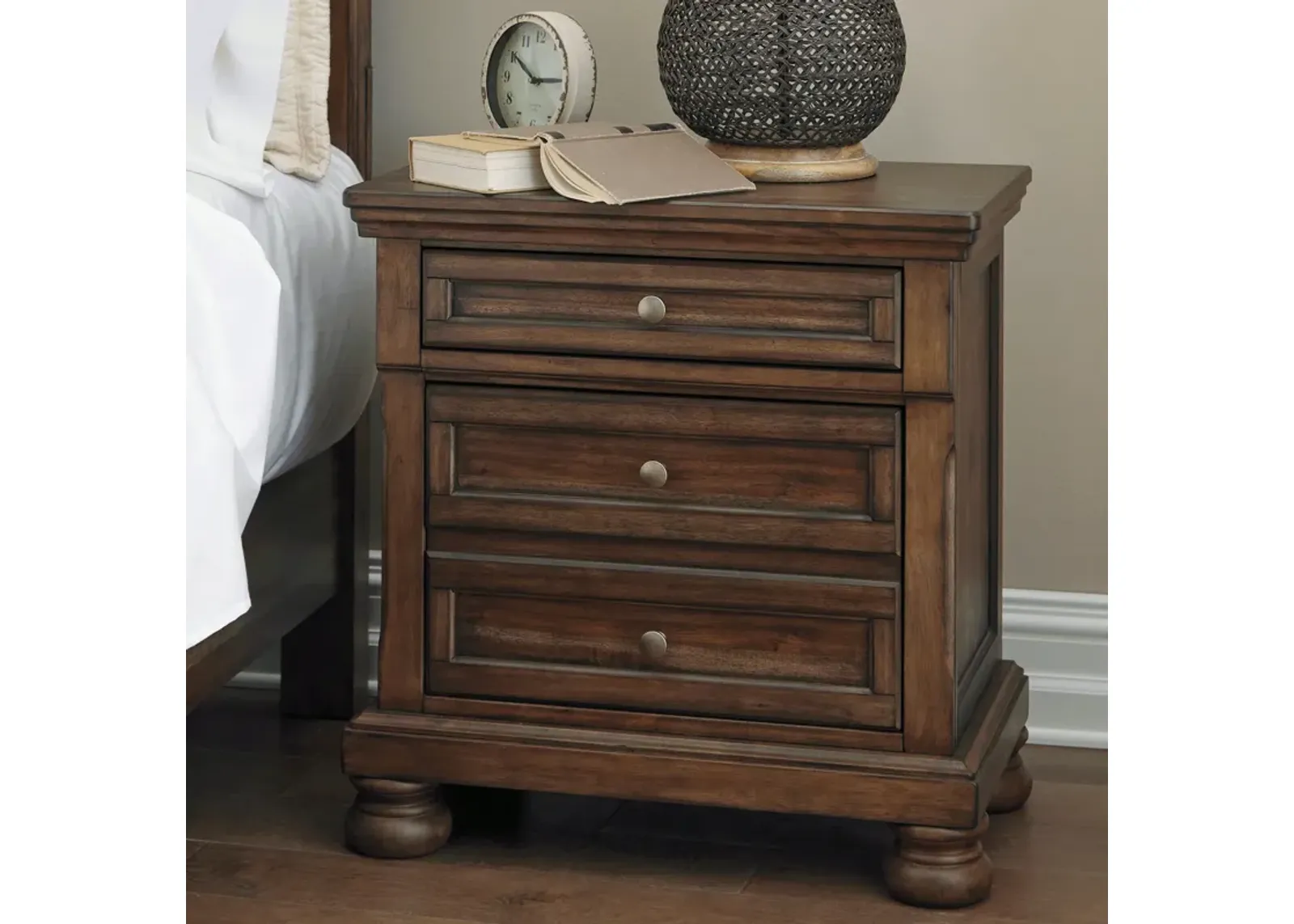 Flynnter Nightstand