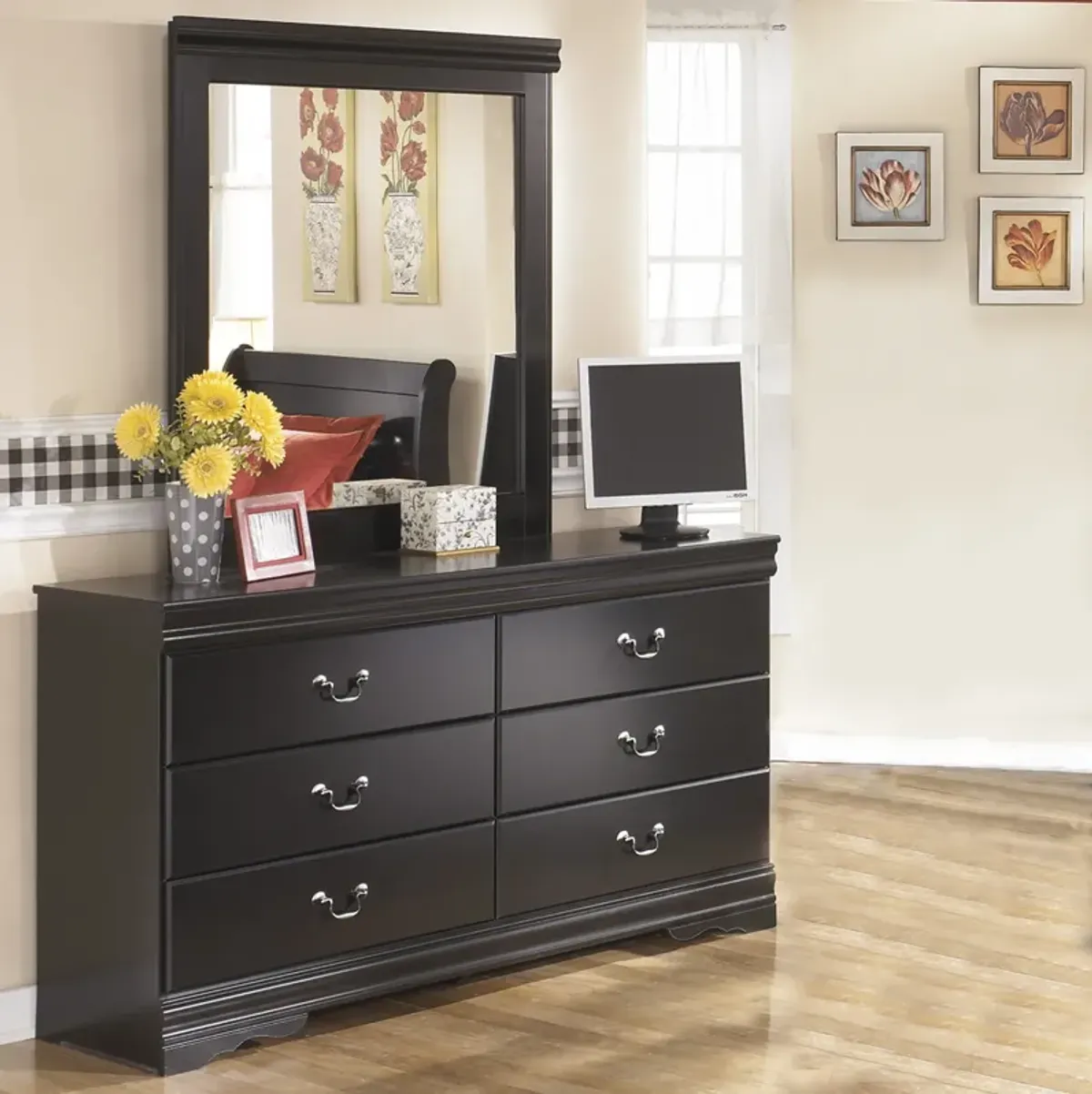 Huey Vineyard Black Youth Dresser