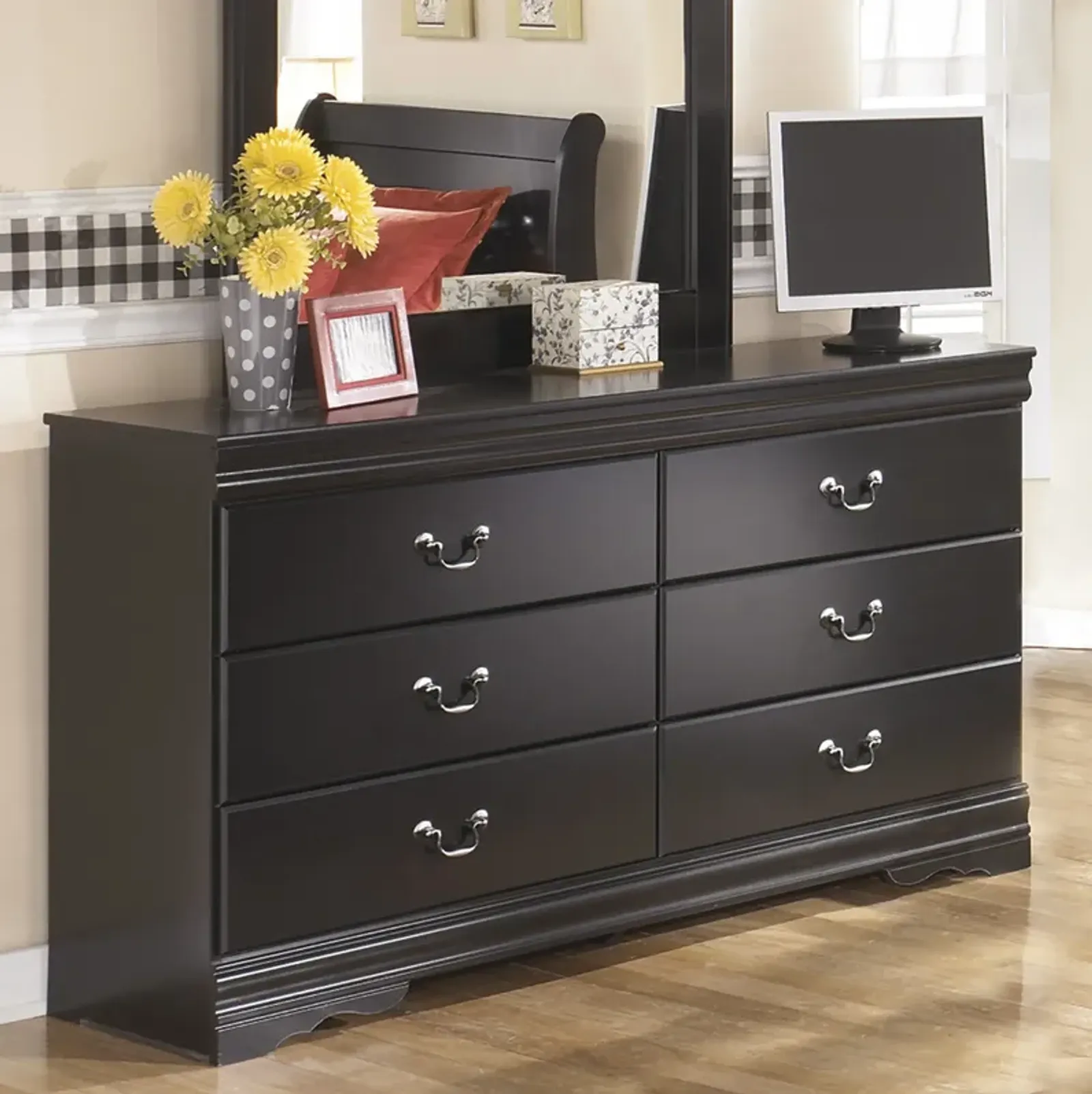 Huey Vineyard Black Youth Dresser