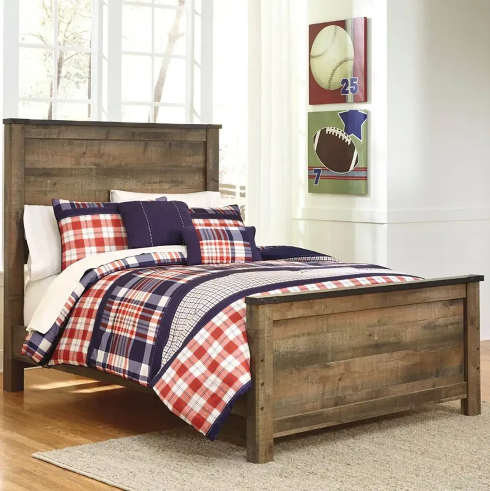 Trinell Queen Bed