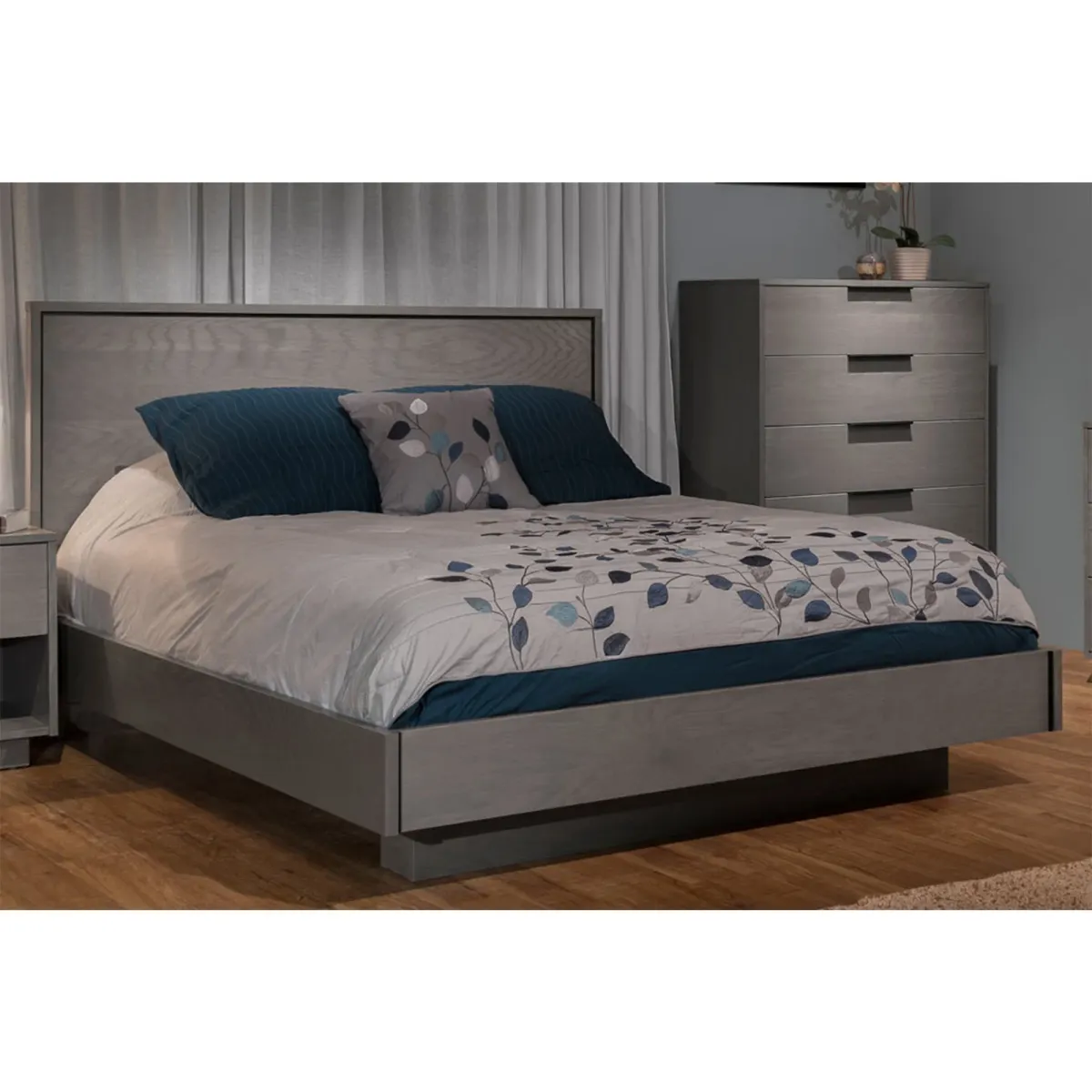 Sheffield Light Grey Queen Platform Bed