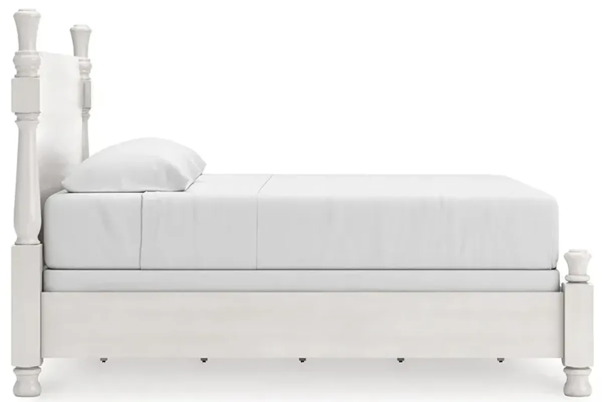 Rowlenstown White Poster Bed
