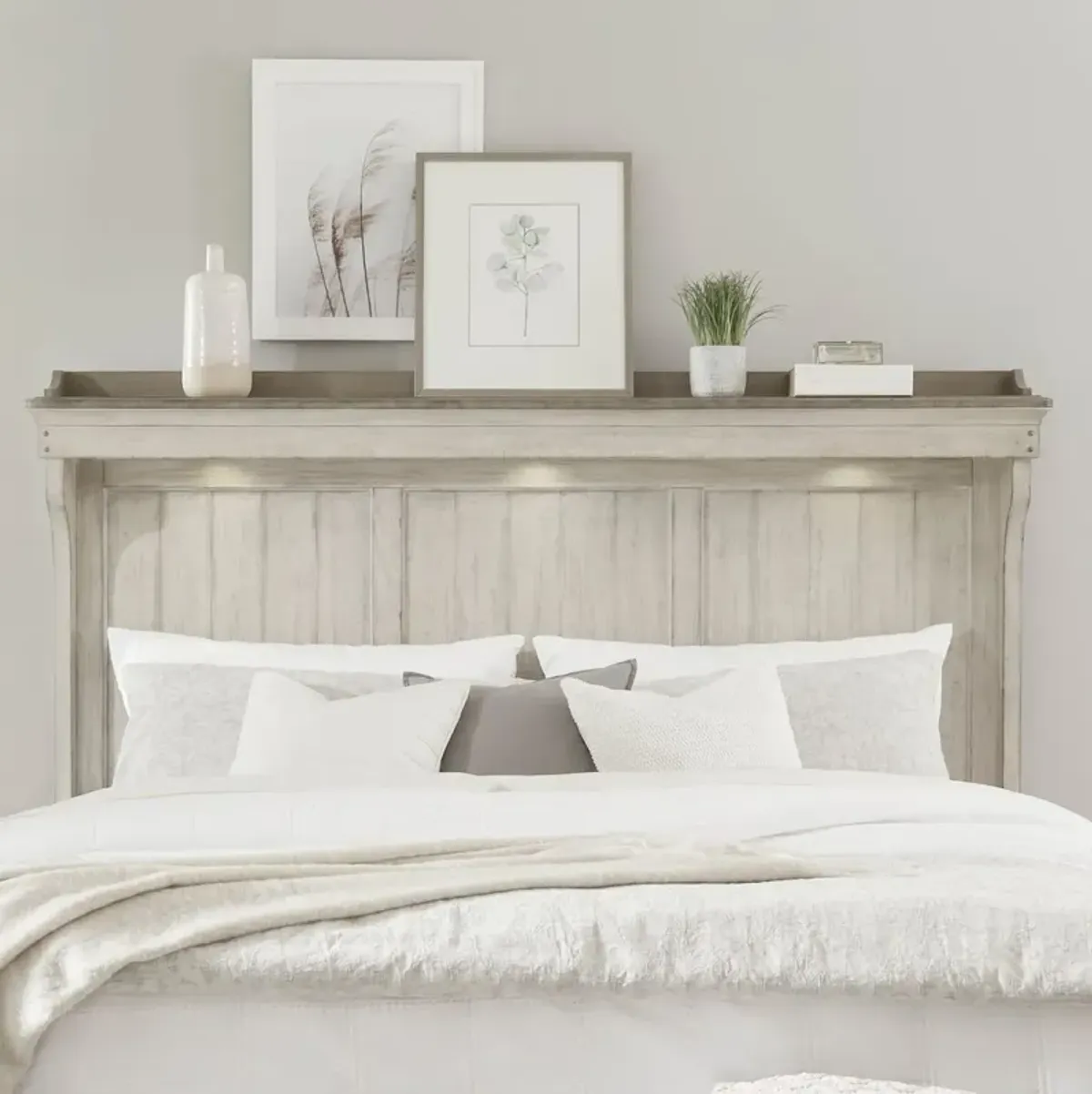 Liberty Furniture Ivy Hollow 4-Piece Dusty Taupe King Panel Bedroom Set