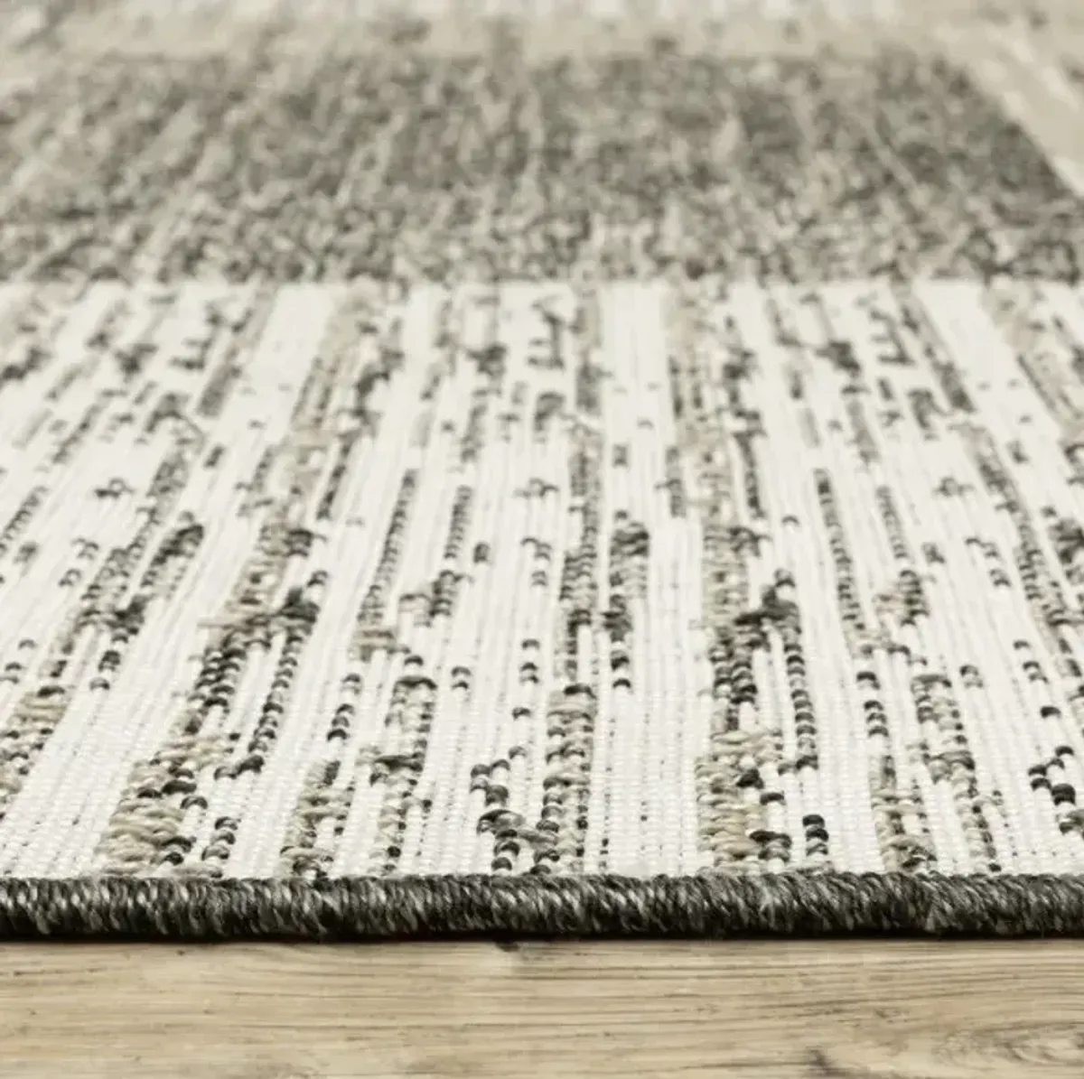 Oriental Weavers Gillian 5'x7' Style 1 Area Rug