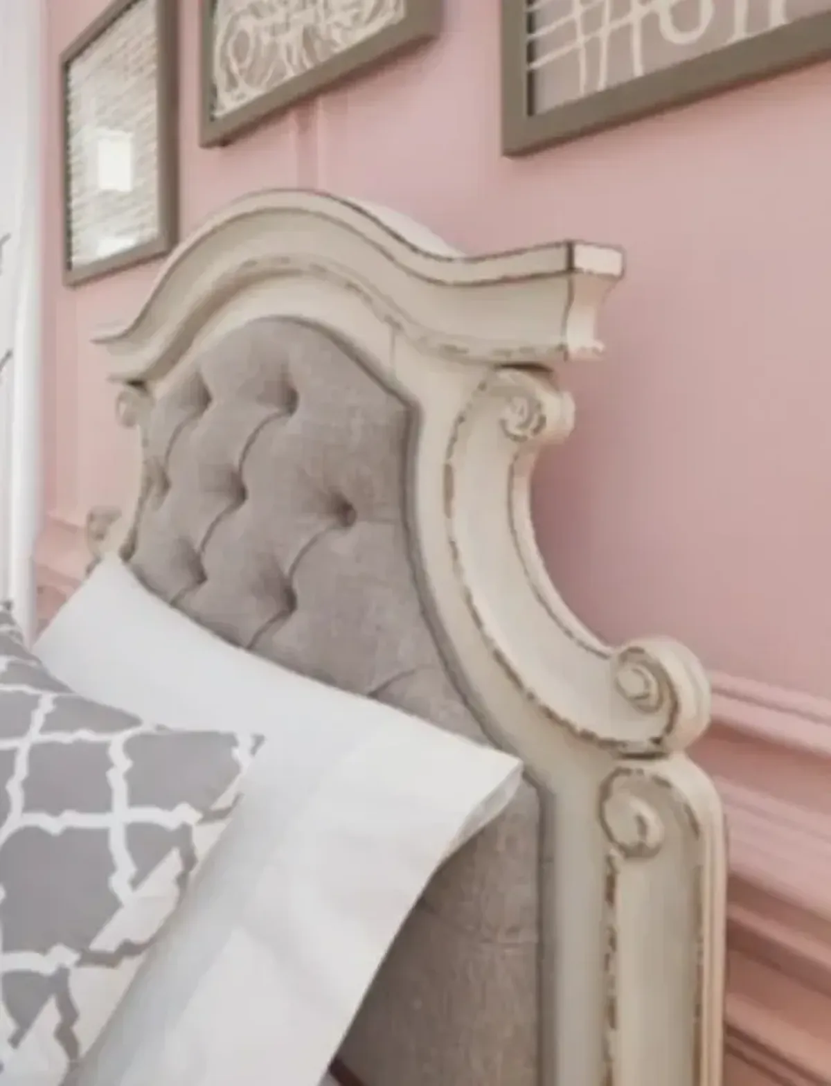 Signature Design by Ashley® Realyn Chipped White King Upholstered Panel Bed