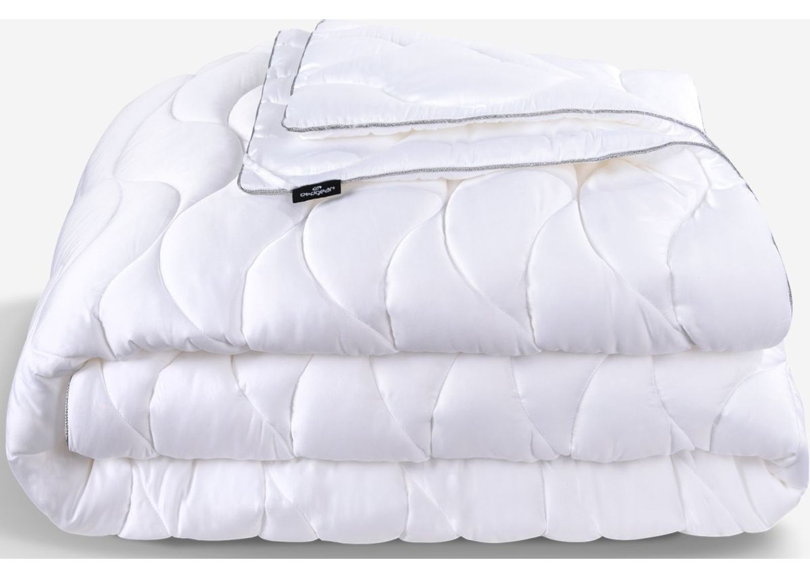 BEDGEAR® White Performance® Full/Queen Light Weight Comforter