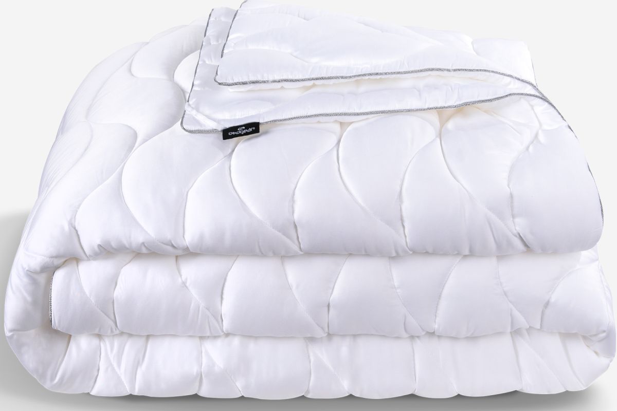 BEDGEAR® White Performance® King/California Light Weight Comforter