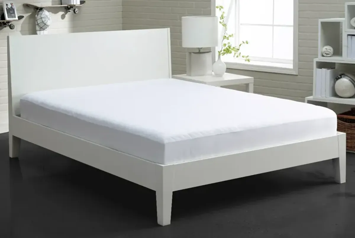 BEDGEAR® BG-X Basic Polyester/Polyethylene California King Mattress Protector