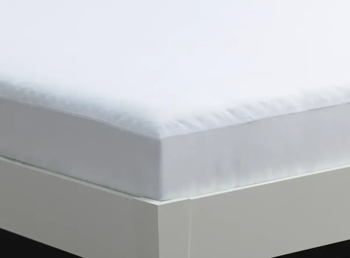 BEDGEAR® BG-X Basic Polyester/Polyethylene California King Mattress Protector