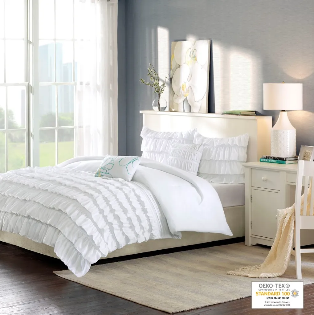 Olliix by Intelligent Design Waterfall White Full/Queen Comforter Set
