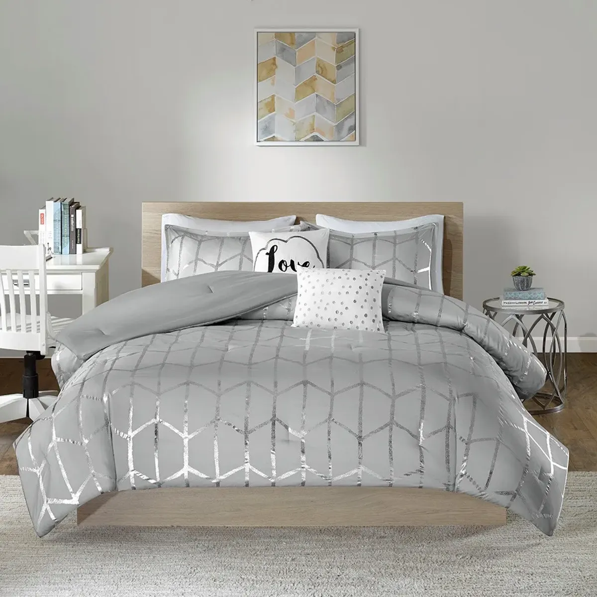 Olliix by Intelligent Design Raina Grey and Silver Twin/Twin XL Metallic Printed Comforter Set