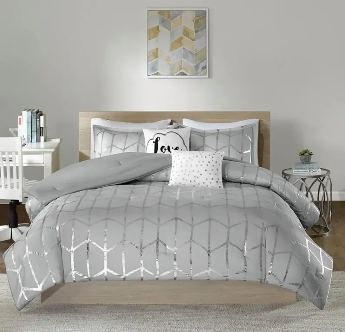 Olliix by Intelligent Design Felicia Raina Grey/Silver King/California King Metallic Printed Comforter Set