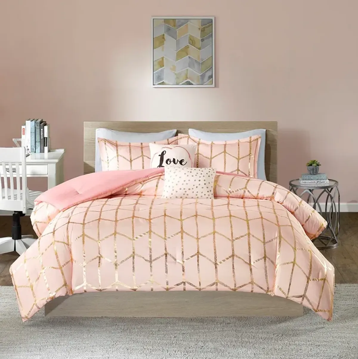 Olliix by Intelligent Design Raina Blush and Gold Full/Queen Metallic Printed Comforter Set