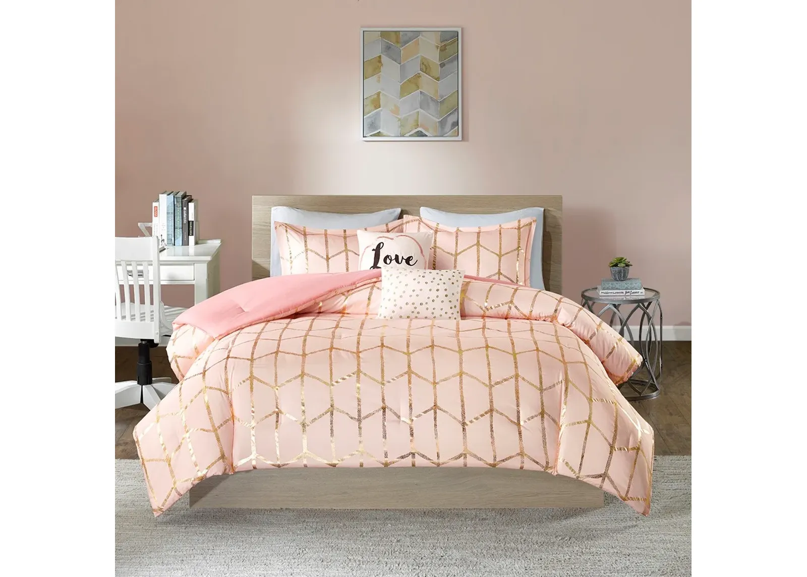 Olliix by Intelligent Design Raina Blush and Gold Full/Queen Metallic Printed Comforter Set