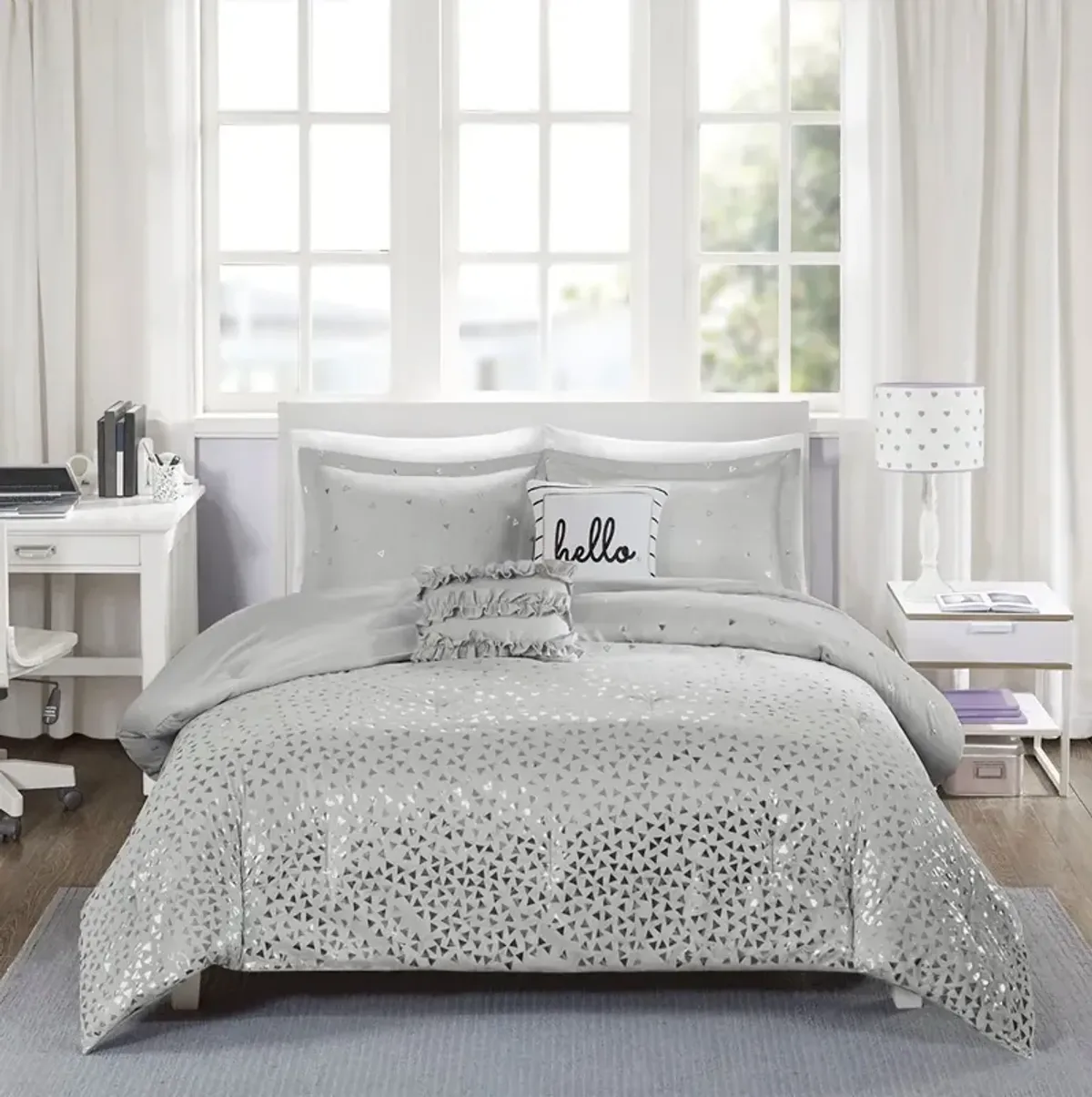 Olliix by Intelligent Design Zoey Grey and Silver Twin/Twin XL Metallic Triangle Print Comforter Set