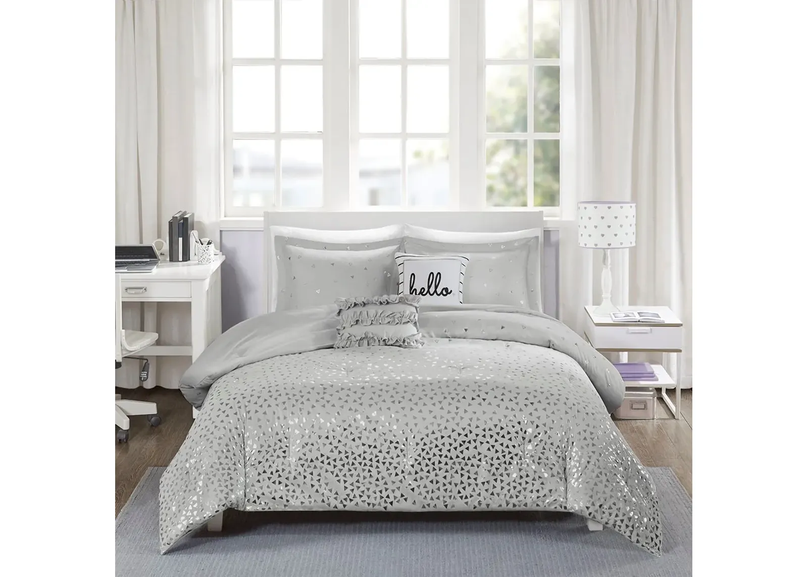 Olliix by Intelligent Design Zoey Grey and Silver Full/Queen Metallic Triangle Print Comforter Set