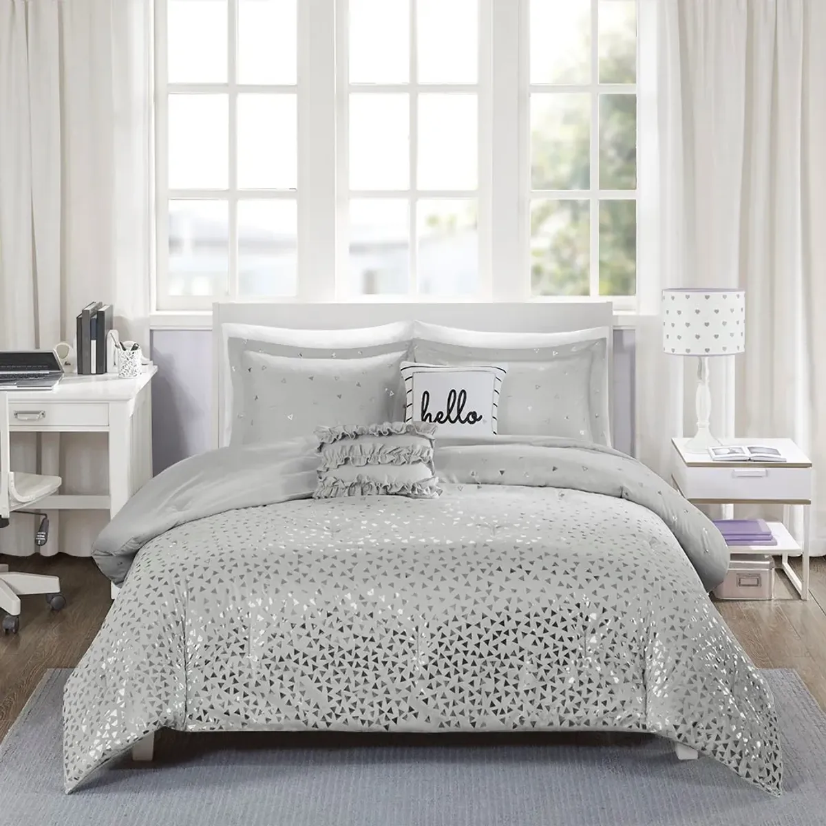 Olliix by Intelligent Design Zoey Grey and Silver Full/Queen Metallic Triangle Print Comforter Set