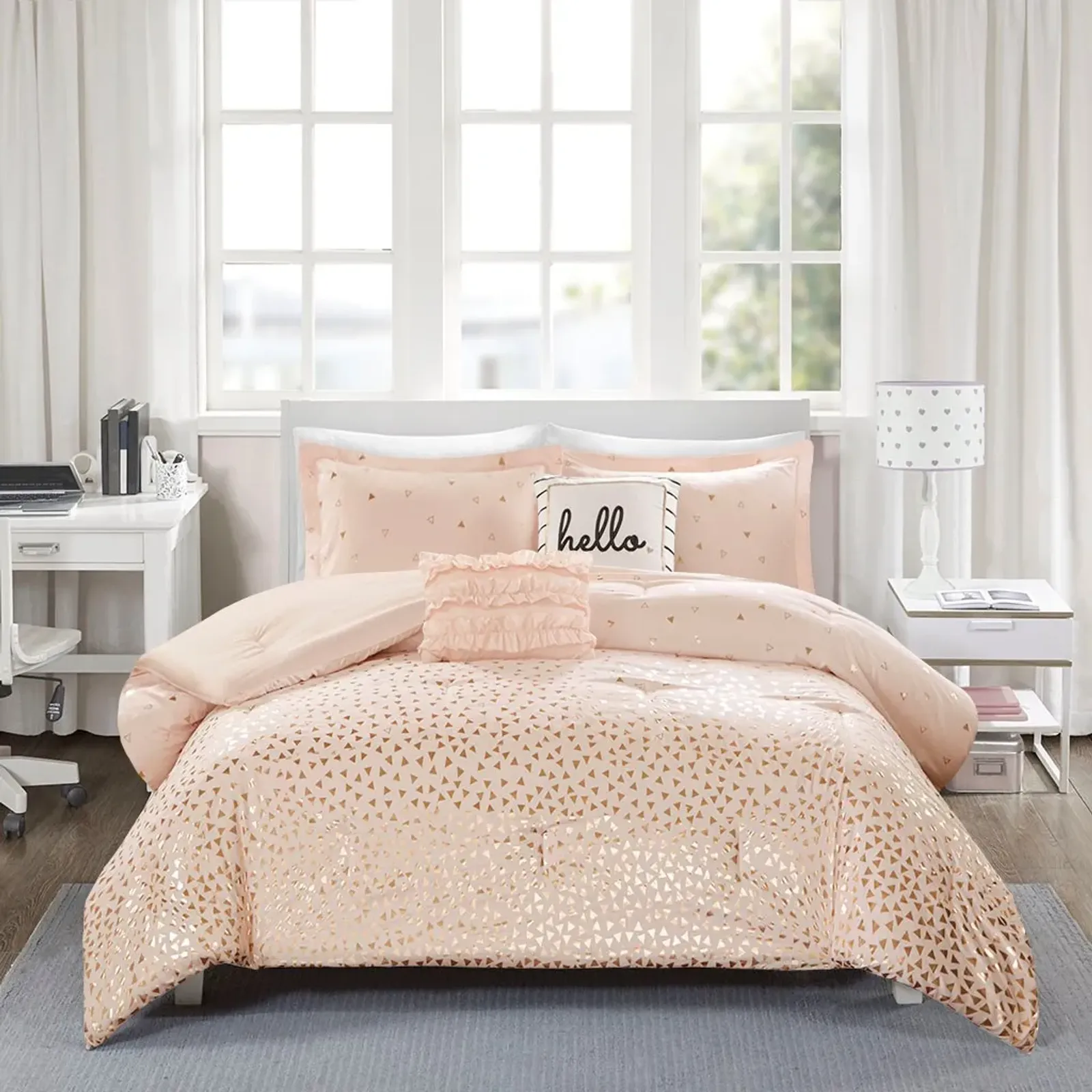 Olliix by Intelligent Design Zoey Blush and Rose Gold Twin/Twin XL Metallic Triangle Print Comforter Set