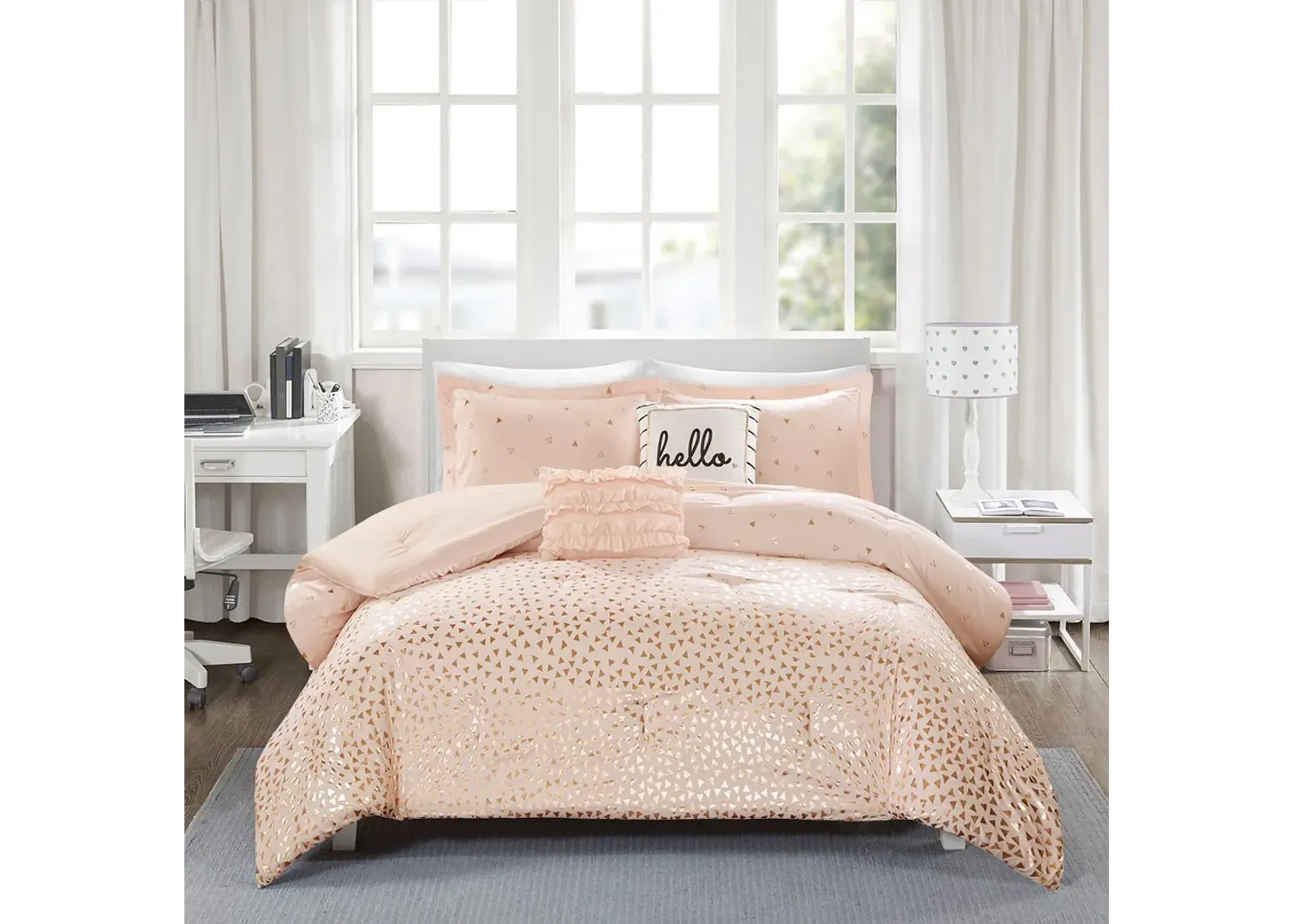 Olliix by Intelligent Design Zoey Blush and Rose Gold Full/Queen Metallic Triangle Print Comforter Set